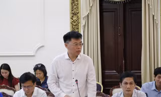 TS Trương Minh Huy Vũ, Viện trưởng Viện Nghiên cứu phát triển TPHCM phát biểu tại phiên họp