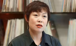 Đạo diễn 'Mưa đỏ' lên tiếng