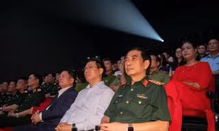 Xúc động những câu thơ viết nên hình đất nước