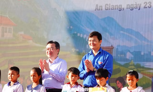 Toàn cảnh Lễ ra quân Chiến dịch Thanh niên tình nguyện Hè 2026