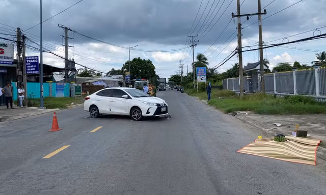 Va chạm ô tô đang quay đầu, nam thanh niên tử vong tại chỗ