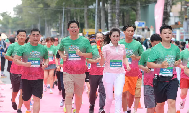 Hơn 12.000 người thử sức tại giải Marathon Đất Sen Hồng
