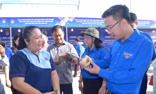 Nhiều gian hàng khởi nghiệp thanh niên dân tộc thiểu số hội tụ về An Giang