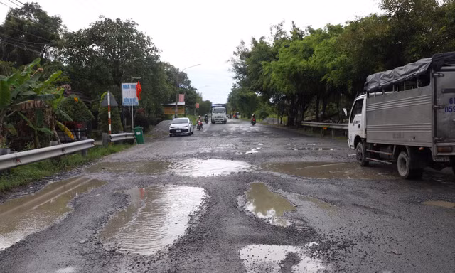 Đoạn Quốc lộ 61 qua An Giang nát như tương