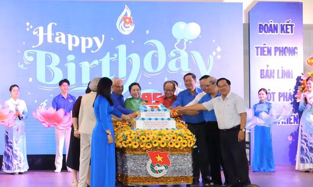Tổ chức Đoàn lấy cán bộ làm khâu đột phá để thích ứng mô hình mới