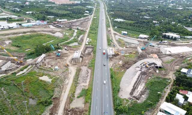 Cao tốc Cao Lãnh - An Hữu chưa làm xong, vì sao Đồng Tháp đề xuất mở rộng?