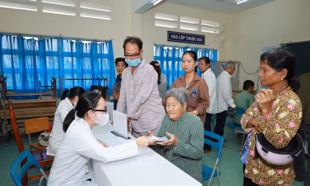 Xuân tình nguyện mang hơi ấm đến người dân xã cù lao