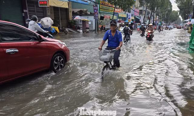 Triều cường tiếp tục vượt báo động 3, nhiều nơi ở Cần Thơ lại ngập