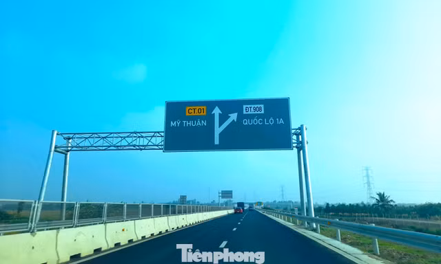 'Quên' làm đường gom cao tốc Mỹ Thuận - Cần Thơ?