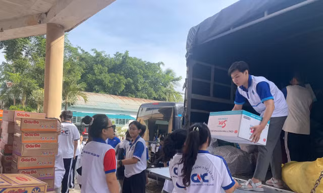 Thanh niên Cần Thơ chung tay hỗ trợ đồng bào miền Trung bị bão lũ