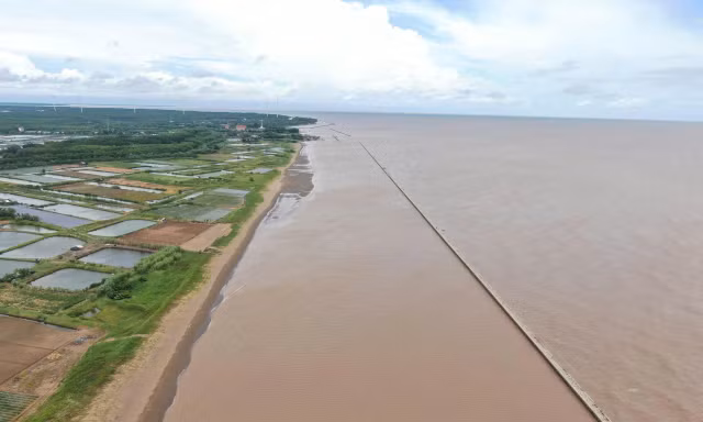 Bờ biển Cần Thơ có sạt lở nguy hiểm dài hơn 23km