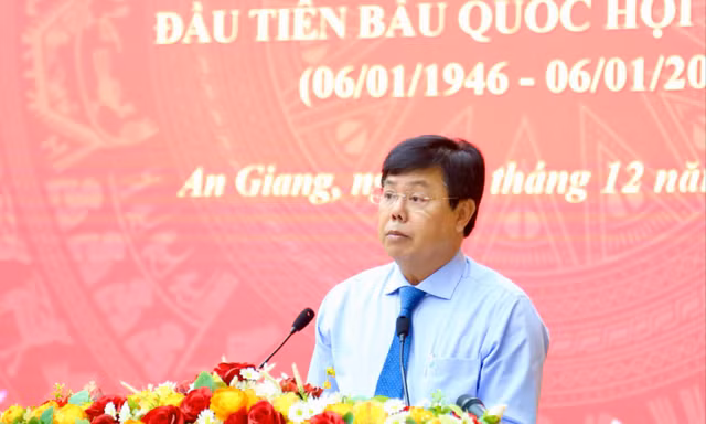 Xứng đáng là cầu nối giữa cử tri với Quốc hội, giữa Trung ương với địa phương