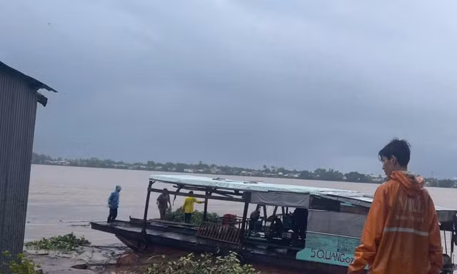 Đồng Tháp công bố tình huống khẩn cấp sạt lở bờ sông Tiền 