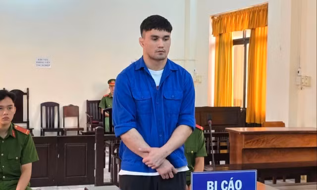 Mang hơn 36.000 USD giả vào Phú Quốc tiêu thụ, người đàn ông Uzbekistan lĩnh 6 năm tù
