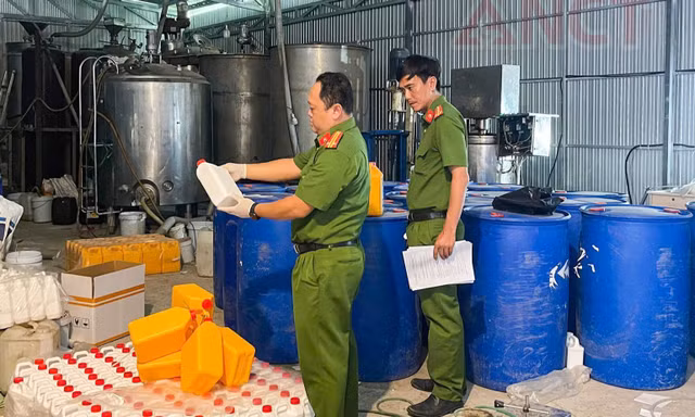 Cần Thơ phát hiện cơ sở sản xuất phân bón trái phép quy mô lớn