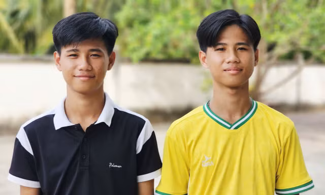 Những cặp song sinh đất Tây Đô tình nguyện nhập ngũ