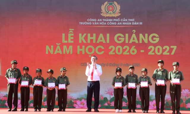 Trường Văn hóa Công an nhân dân III khai giảng năm học đầu tiên