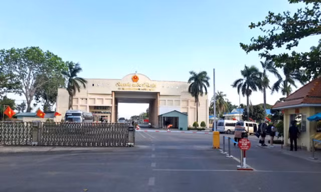 Bất ngờ cảnh tượng 'vắng tanh vắng ngắt' ở cửa khẩu An Giang, Đồng Tháp