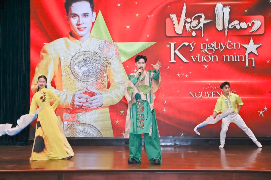 nguyen-vu-ca-khuc-viet-nam-ky-nguyen-vuon-minh-7.jpg