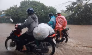 Vùng núi Bắc Bộ mưa dông từ đêm nay, nguy cơ có mưa đá