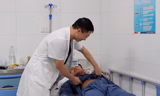 Gập bụng tưởng để khỏe, người đàn ông mắc biến chứng hiếm gặp