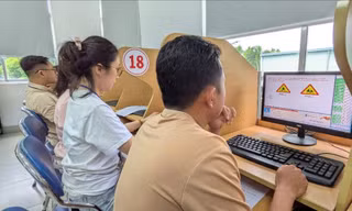 CSGT TPHCM tăng ca đến 21h, tổ chức 9 kỳ sát hạch lái xe/ngày để cấp GPLX cho người dân