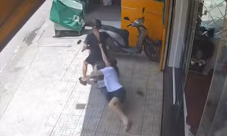 Vờ mua rồi cướp nhẫn vàng bỏ chạy