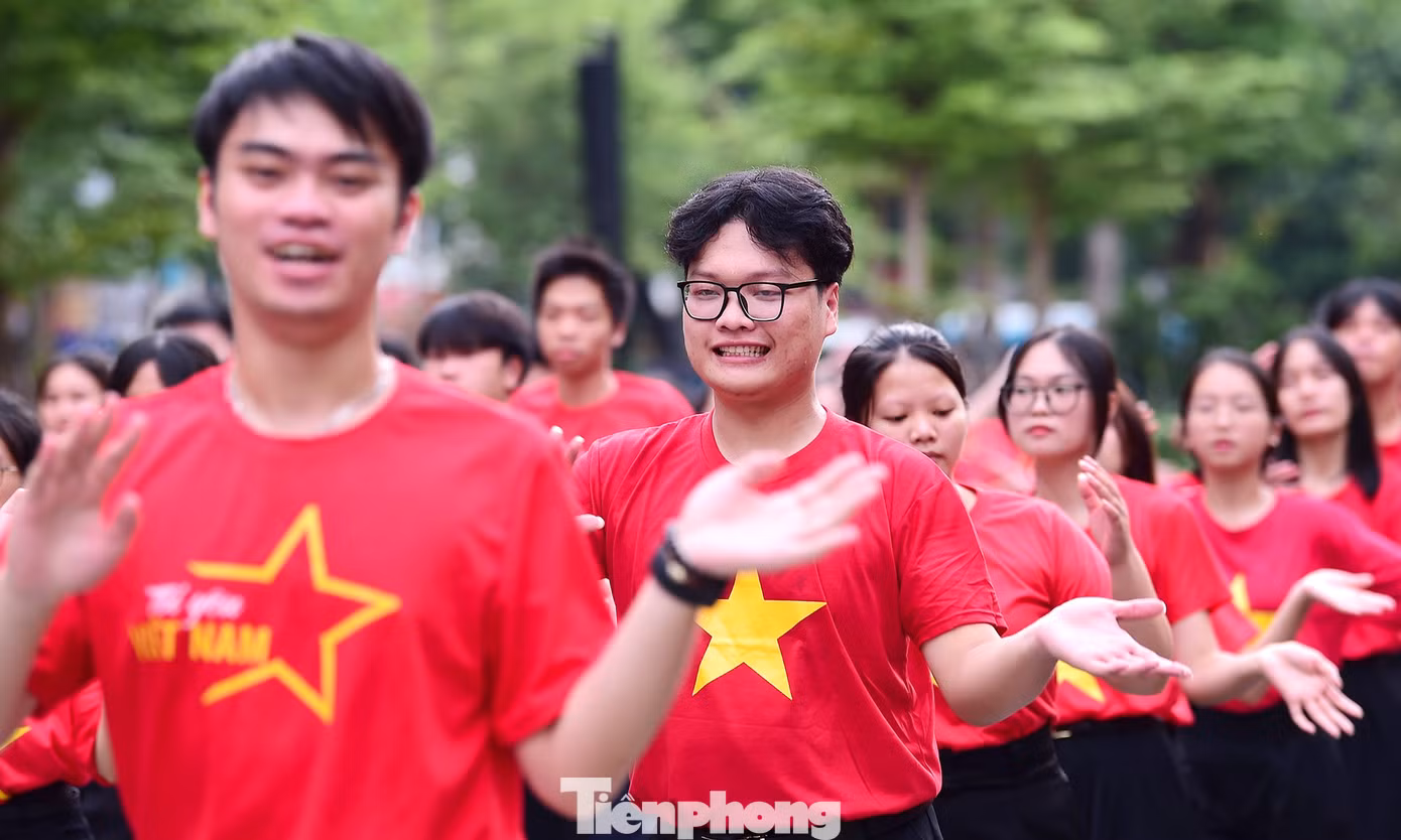 tp-xuantung-toiyeutoquoc-gioitre17.jpg