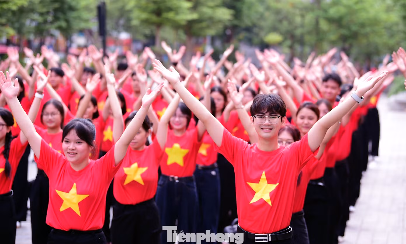 tp-xuantung-toiyeutoquoc-gioitre11.jpg