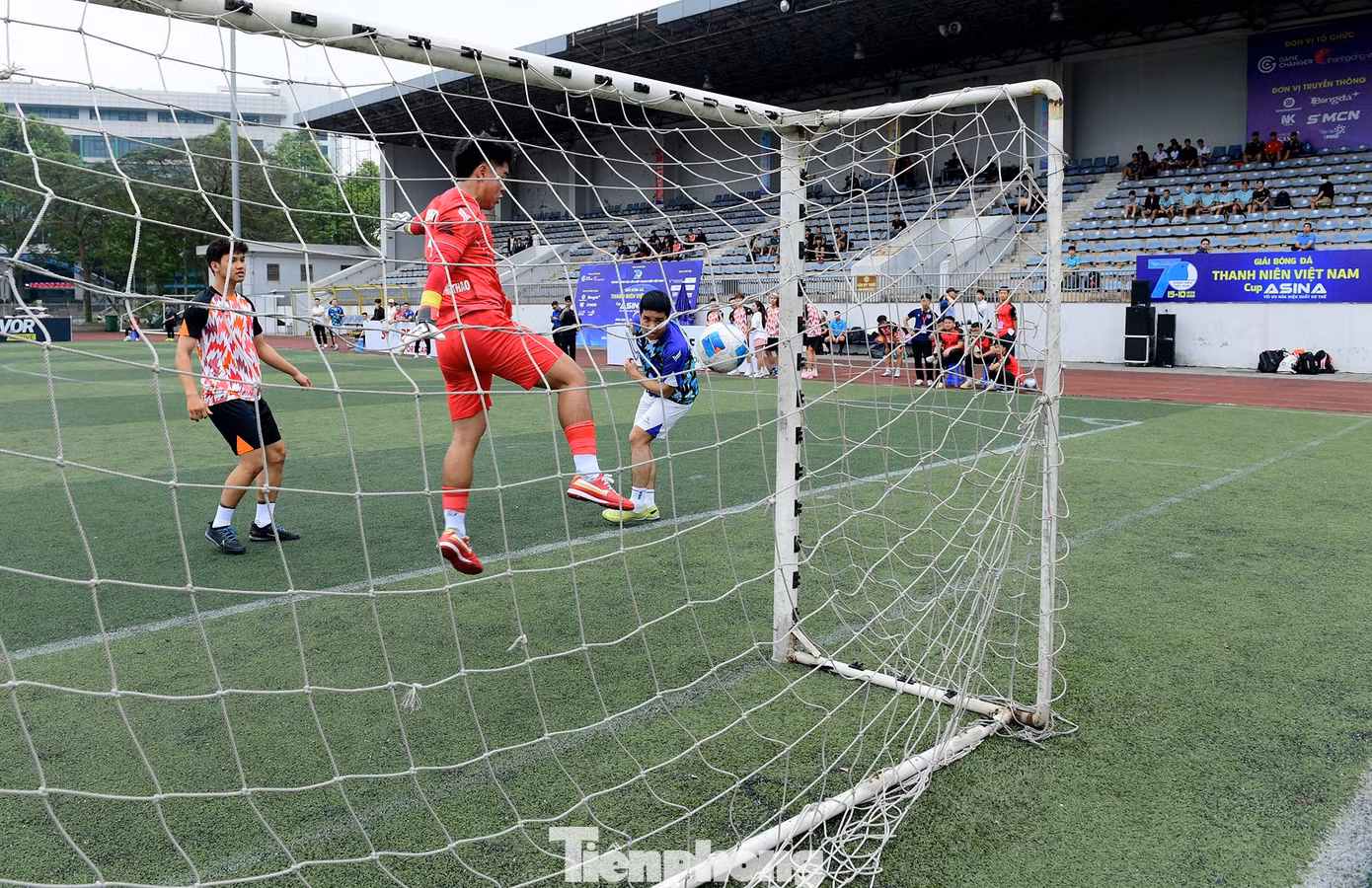 tp-bongda-thanhnien11.jpg