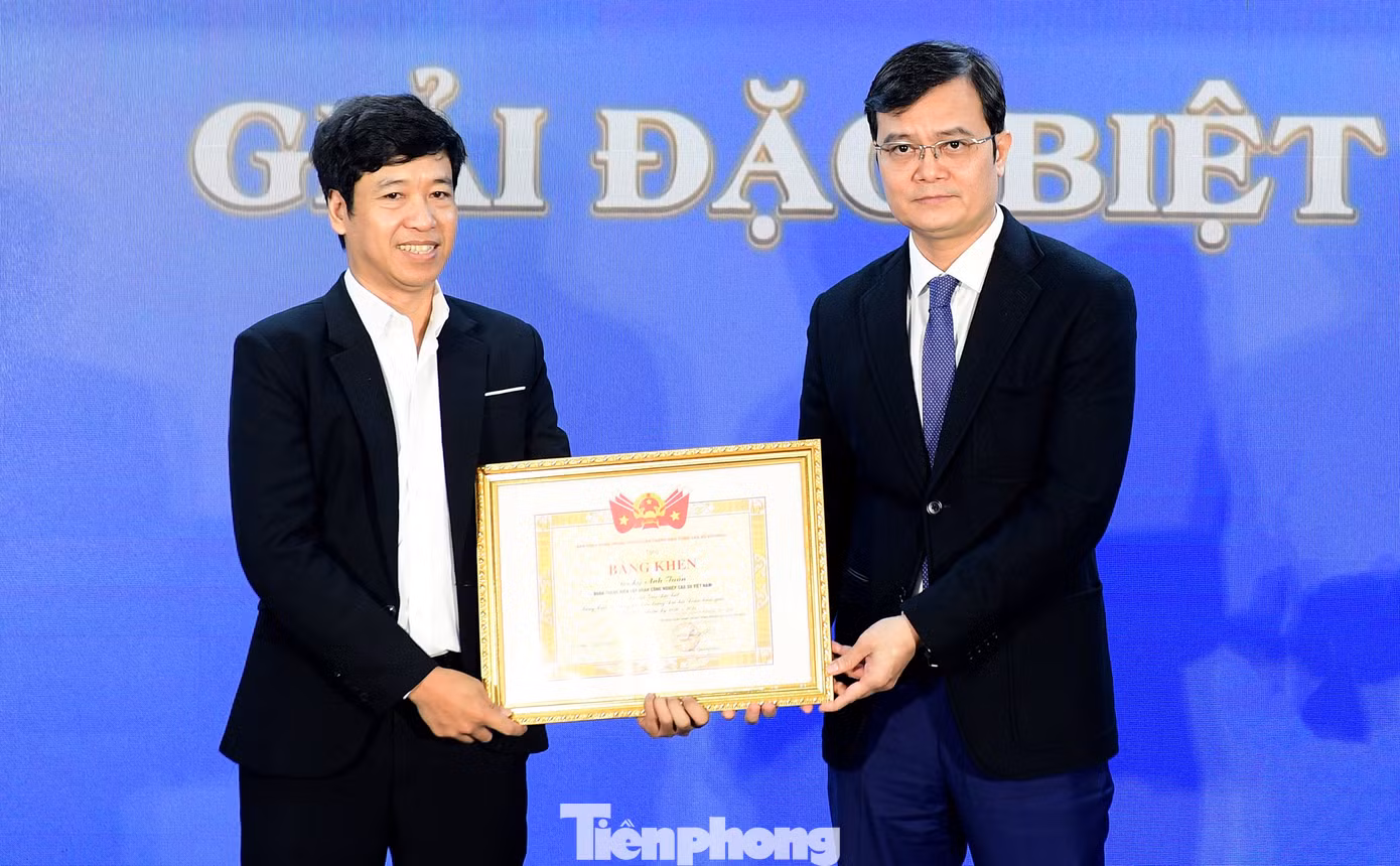 tp-traogiailogo-daihoidoan14.jpg