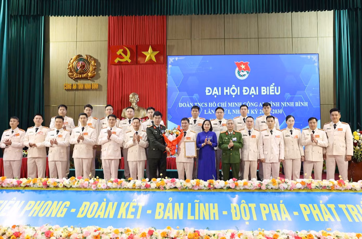 tienphong-ninhbinh-daihoi-congantinh8.jpg