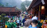 Dòng người đội mưa từ 5h sáng đi khai hội chùa Hương