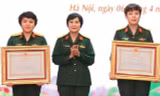 Đạo diễn 'Mưa đỏ' nhận Huân chương