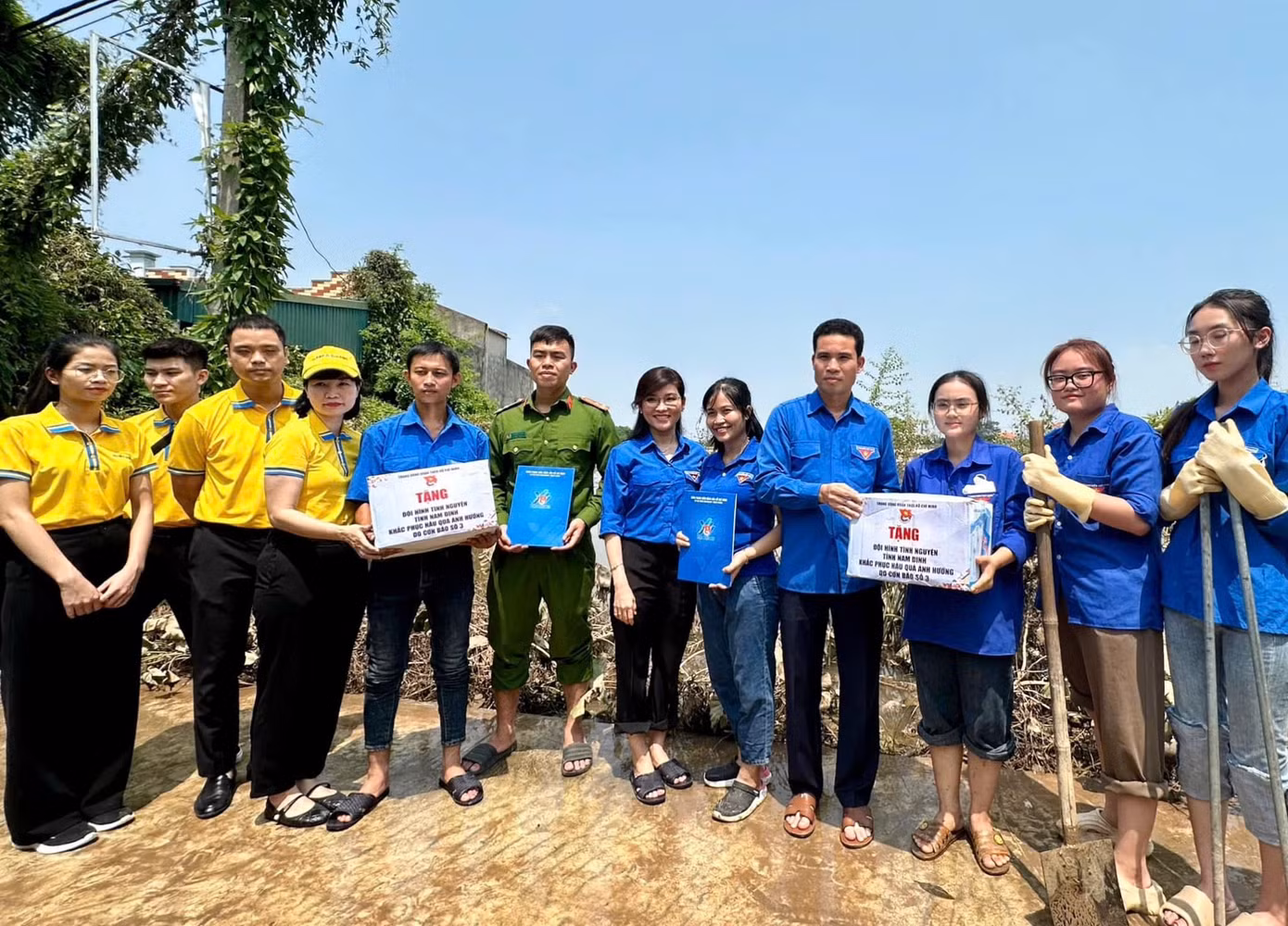 1-tuoi-tre-nam-dinh-tham-gia-khac-phuc-hau-qua-con-bao-so-3.jpg
