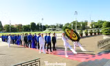 Đại biểu dự Đại hội Đoàn toàn quốc lần thứ XIII báo công dâng Bác