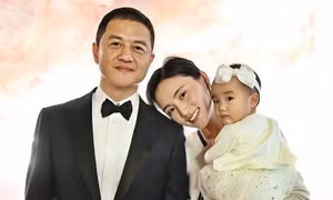 Lý Á Bằng ly hôn vợ kém 19 tuổi, ôm khoản nợ khổng lồ
