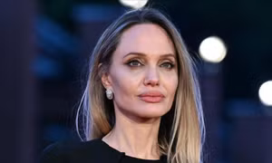 Angelina Jolie gặp rắc rối 