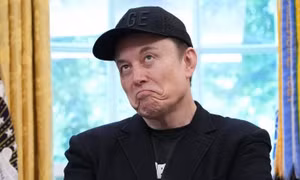 Billie Eilish mắng Elon Musk 