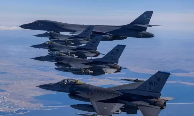 Máy bay ném bom Nga áp sát Alaska, Mỹ - Canada lập tức điều động tiêm kích đối phó