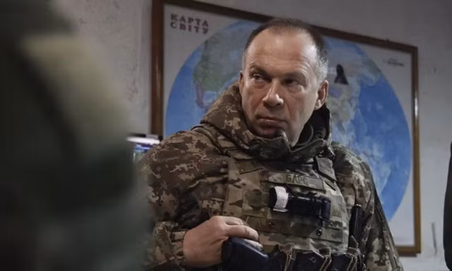 Tổng tư lệnh quân đội Ukraine bất ngờ bãi nhiệm hai sĩ quan cấp cao