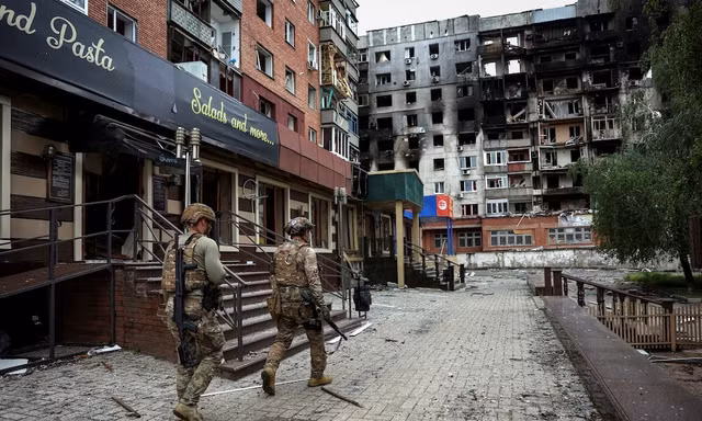 Nga nói quân đội Ukraine ở Pokrovsk và Kupiansk nên đầu hàng để tự cứu mình
