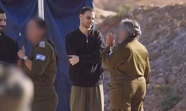 Phong trào Hamas trả tự do cho những con tin Israel đầu tiên