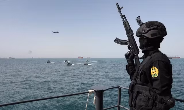 Giả mạo chính quyền Iran, nhắn tin đòi thu phí qua eo biển Hormuz