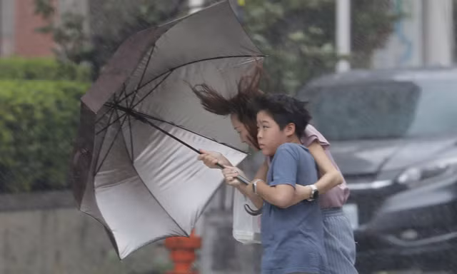 Trung Quốc sơ tán 1,8 triệu người vì siêu bão Bavi