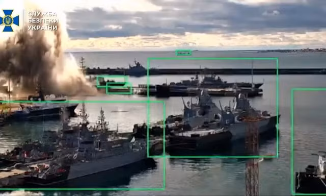 Ukraine tuyên bố dùng xuồng không người lái tấn công tàu ngầm Nga