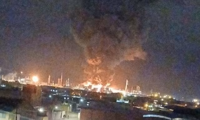 Cơ sở hóa dầu Iran bị tấn công, giá dầu bật tăng