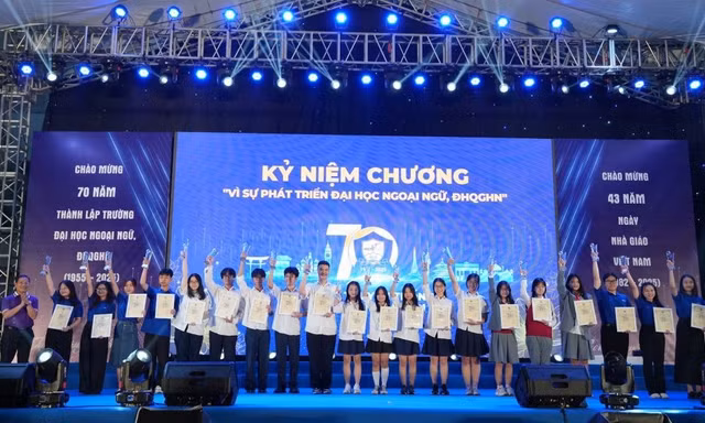 “Giai điệu Tự hào”: Đêm nhạc tôn vinh hành trình 70 năm rực rỡ của Trường Đại học Ngoại ngữ