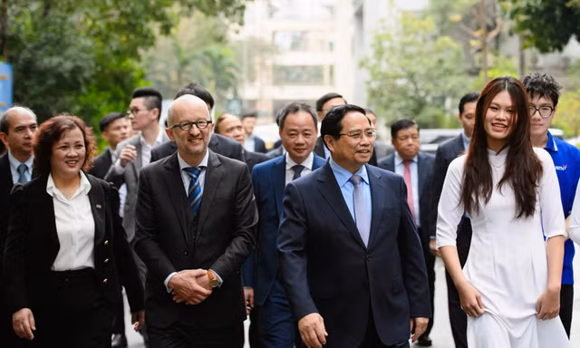 Thủ tướng Phạm Minh Chính thăm Trường Đại học Khoa học và Công nghệ Hà Nội (USTH) đầu Xuân 2026