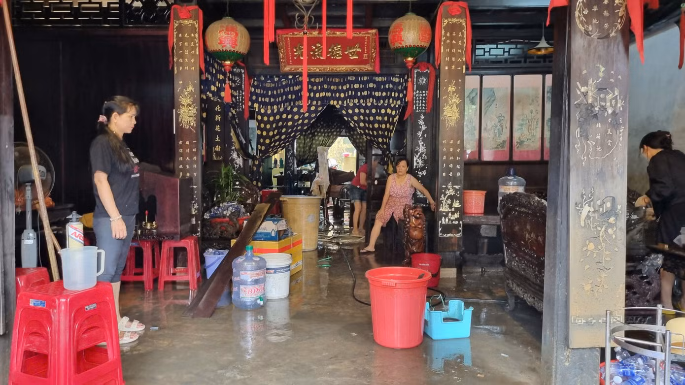 nha-co-phung-hung.jpg
